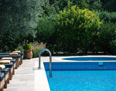Vederi Estate Villa Melpomeni pool, a smaller pool next to the main pool and sunbeds at poolside