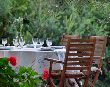 Vederi Estate Villa Kalypso outdoor decorated big round table with chairs