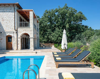 Vederi Estate Villa Melpomeni pool with sunbeds and villa view