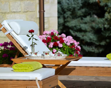 Vederi Estate Villa Kyveli sunbeds and amenities