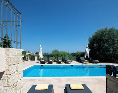 Vederi Estate Villa Melpomeni view of the pool and sunbeds from the side