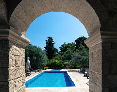Vederi Estate Villa Melpomeni pool, sunbeds, umbrellas and foliage